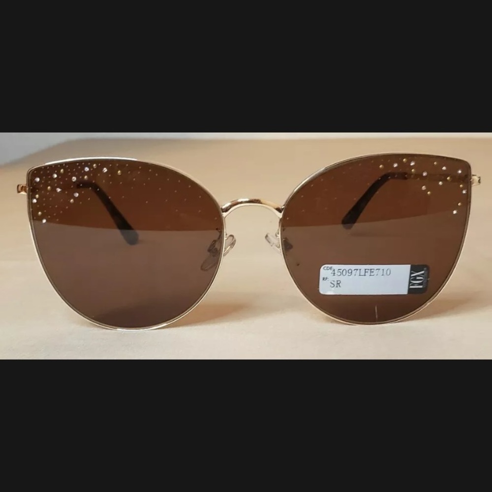 Rhinestone Accent With Tortoise Shell Temple Tips